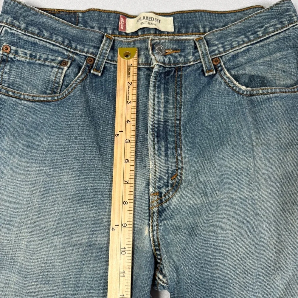 Vintage Y2K Levis 550 Relaxed Fit Jeans 33x30 Blue Denim Medium Wash Tapered Leg